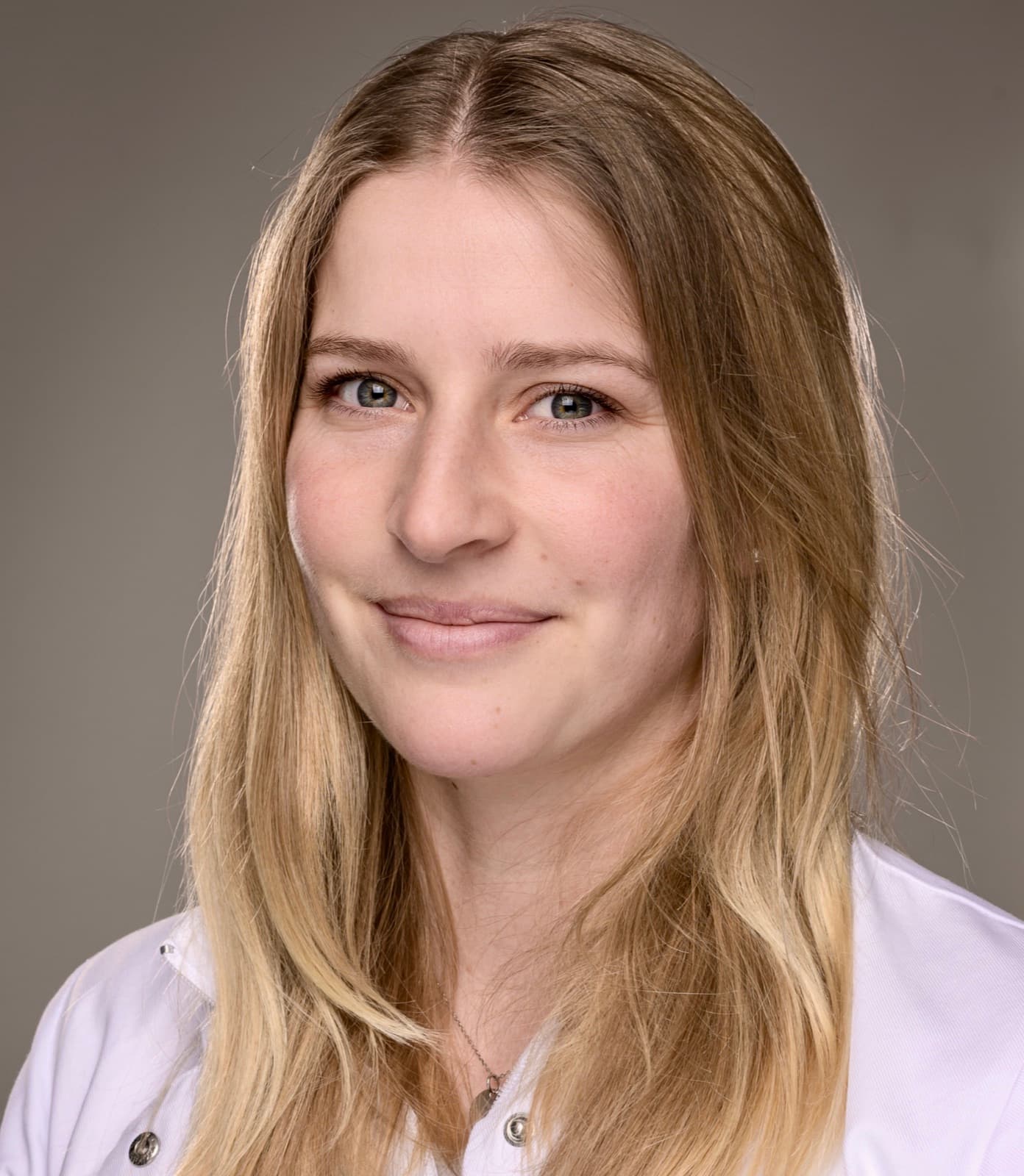 Porträt von Dr. Jara Demmerle